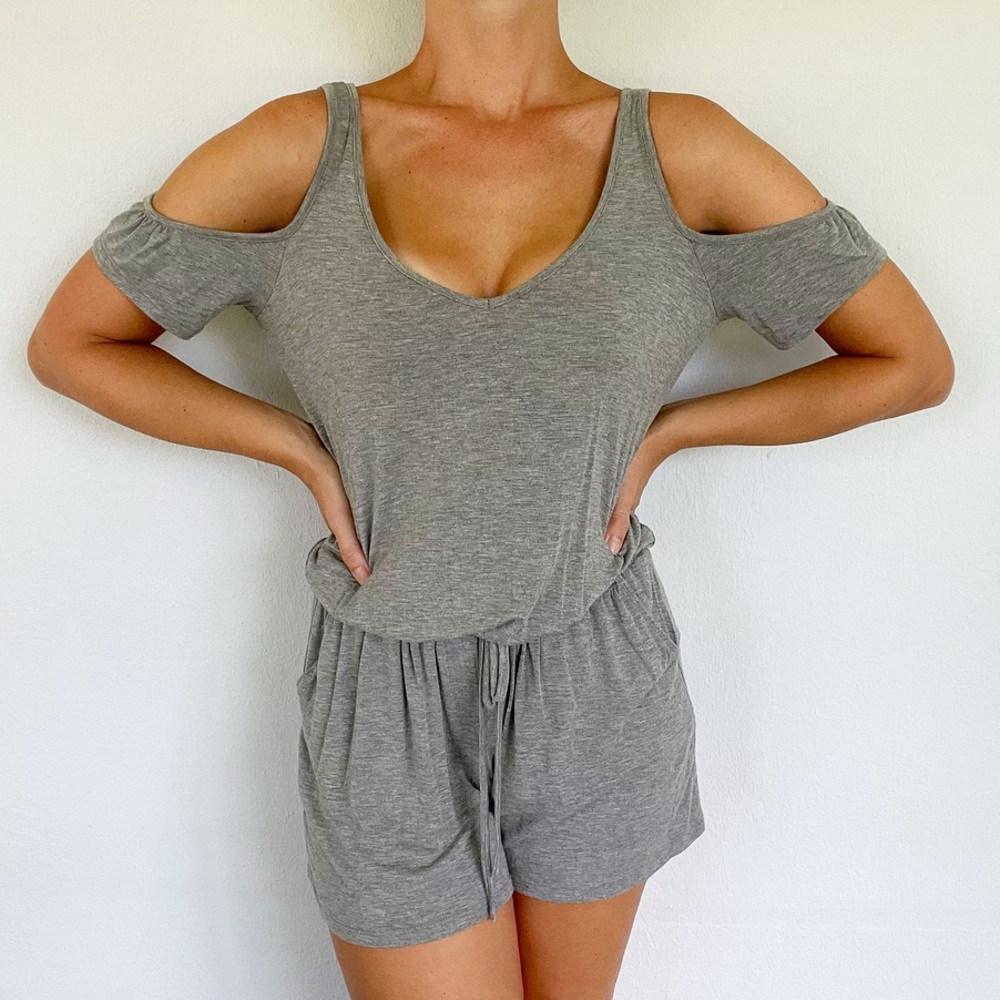 NY&Co gray cut out cold shoulder stretchy tie waist pocket romper size XS